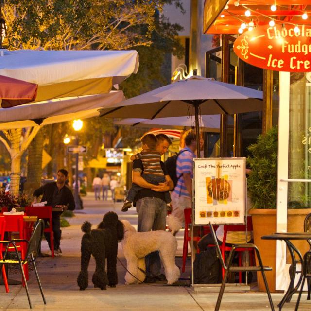 shops and restaurants on Park Avenue in Winter Park