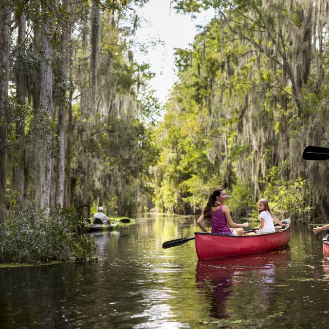 JW Marriott Orlando, Grande Lakes family on canoes