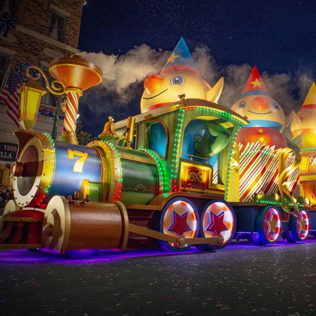 Holiday parade at Universal Orlando Resort 2021