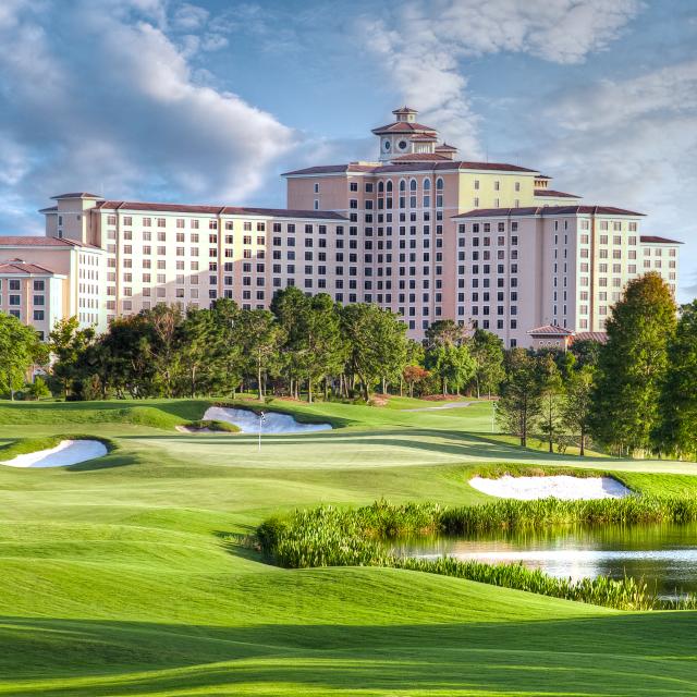 Shingle Creek Golf Course hotel and golf course by lake