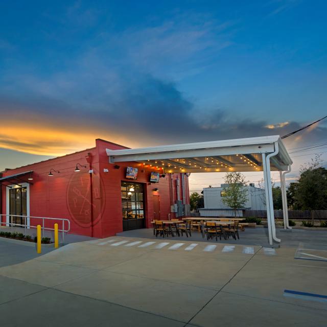 Exterior of Ivanhoe Park Brewing at sunset.