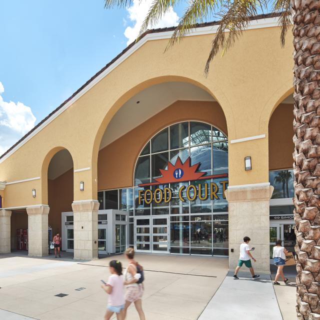Entrance to the food court at Orlando Vineland Premium Outlets