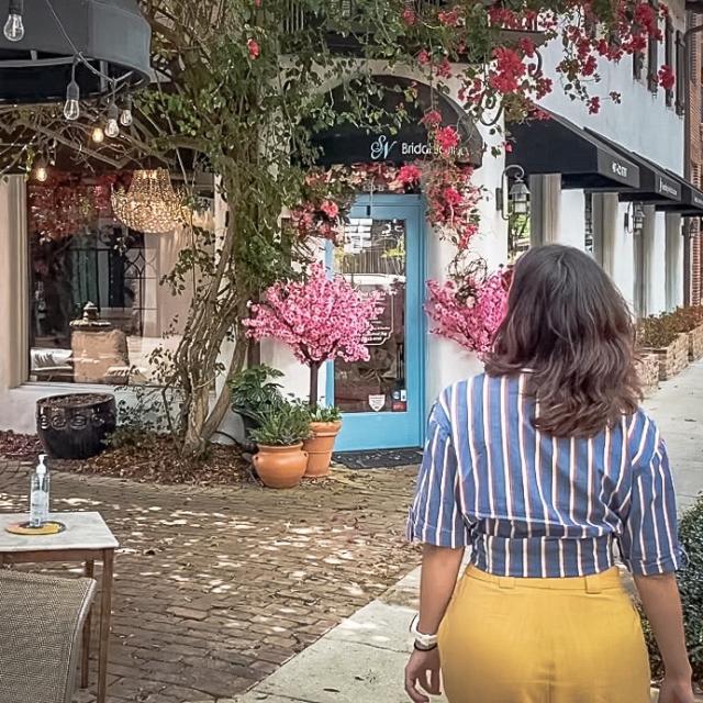 2021 Influencer Nakiesa Faraji-Tajrishi walking by CFS Coffee Shop in Winter Park