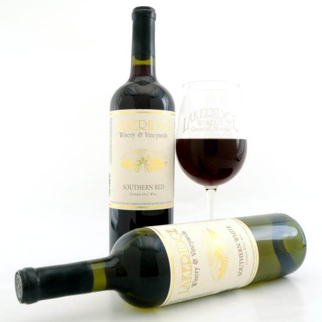 Lakeridge Winery & Vineyards red and white wine bottles