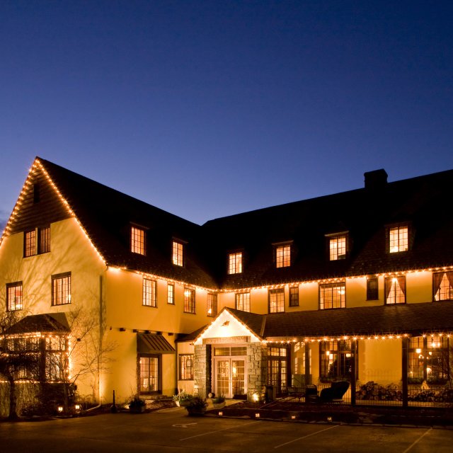Settlers Inn in Hawley PA at night