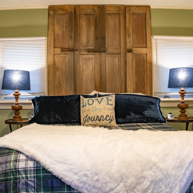 Insite look of a sleeping room at Babbling Brook Cottages