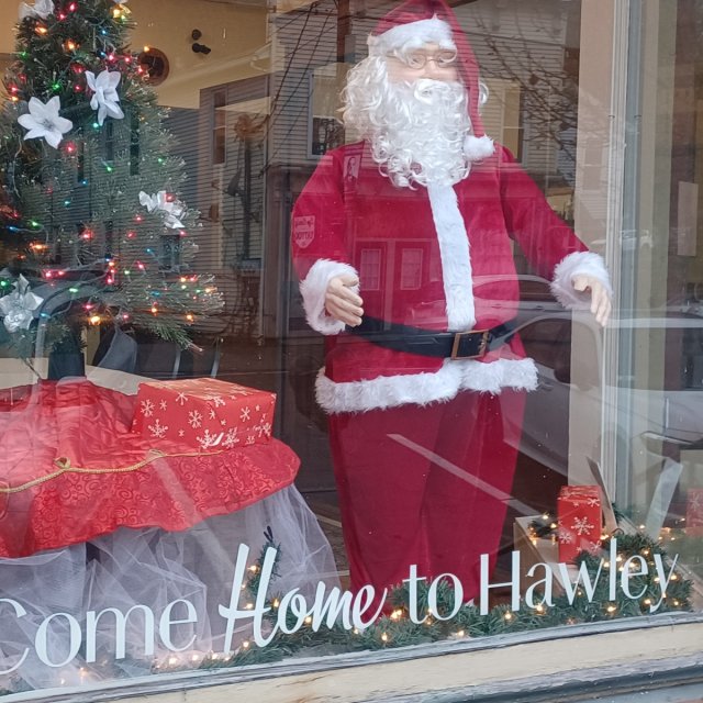 Santa Clause statue in a storefront window