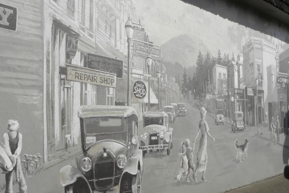 Cottage Grove Mural by Eugene, Cascades & Coast