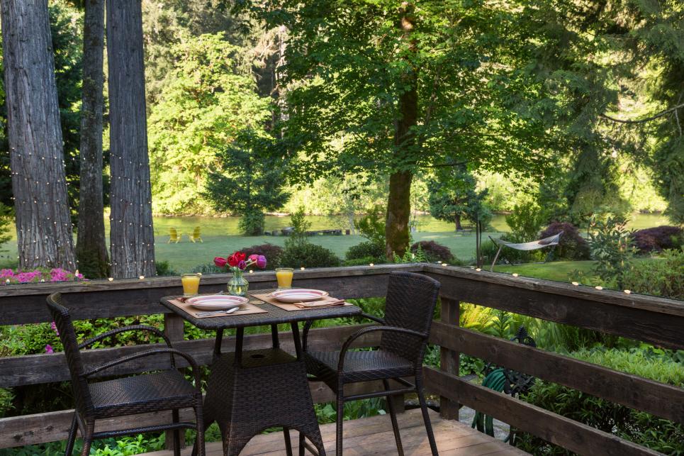 Eagle Rock Lodge Breakfast Patio by Jumping Rocks Photography