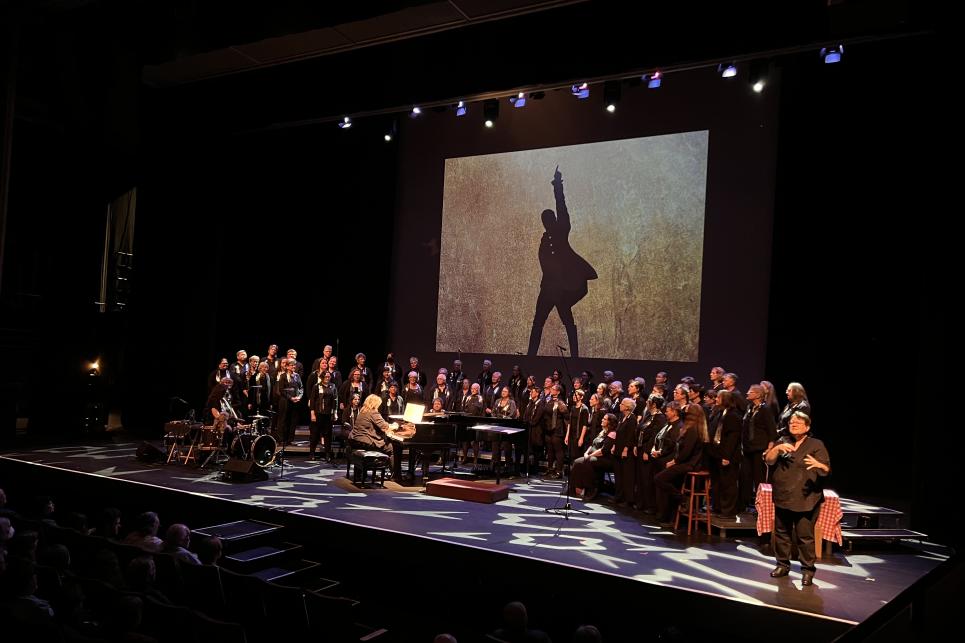 Soromundi - Lesbian Chorus of Eugene