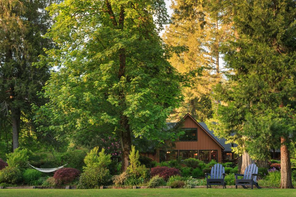 Eagle Rock Lodge on the McKenzie River by Jumping Rocks Photography
