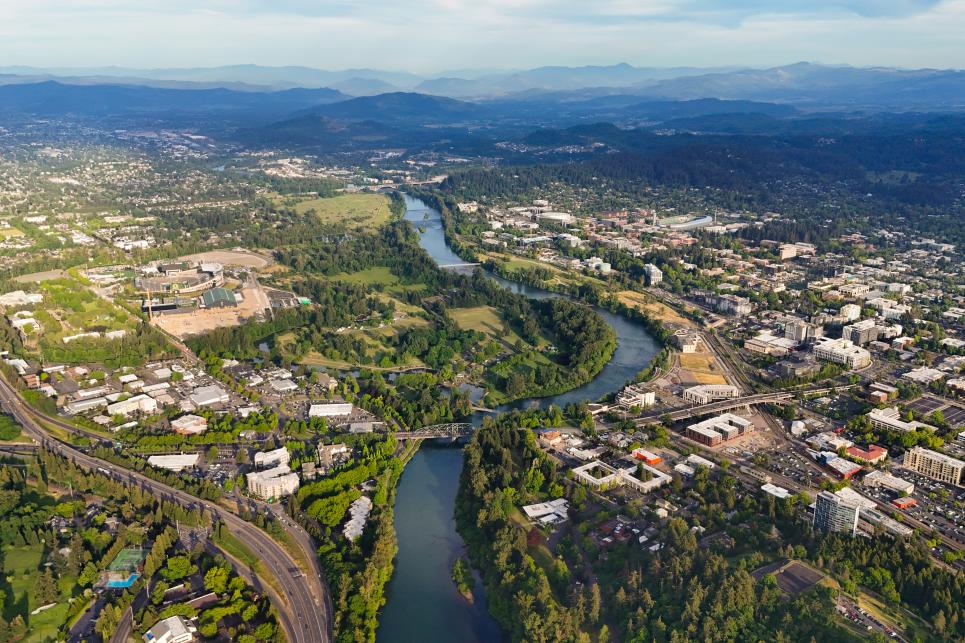 An aerial view of Eugene and Willamette River.