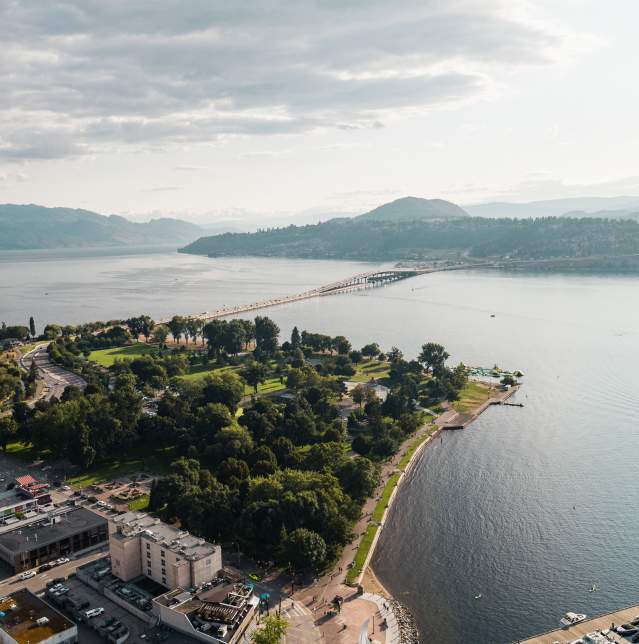 Kelowna_City_Park_and_Bridge_Aerial