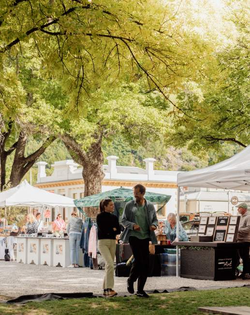 People wandering around Arrowtown Farmers Market