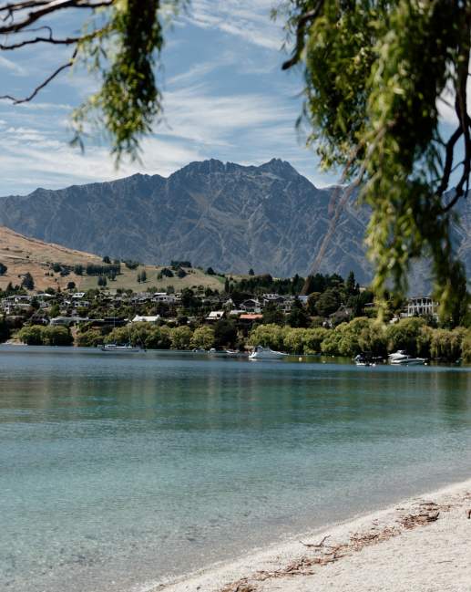 Kelvin Heights Beach with mountains in the background