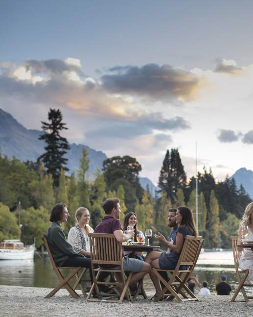 Al fresco dining, Queenstown Bay