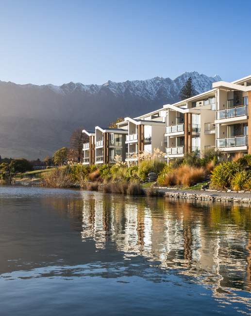 42 fully-serviced Lakeside Residences sit on the shores of Lake Wakatipu