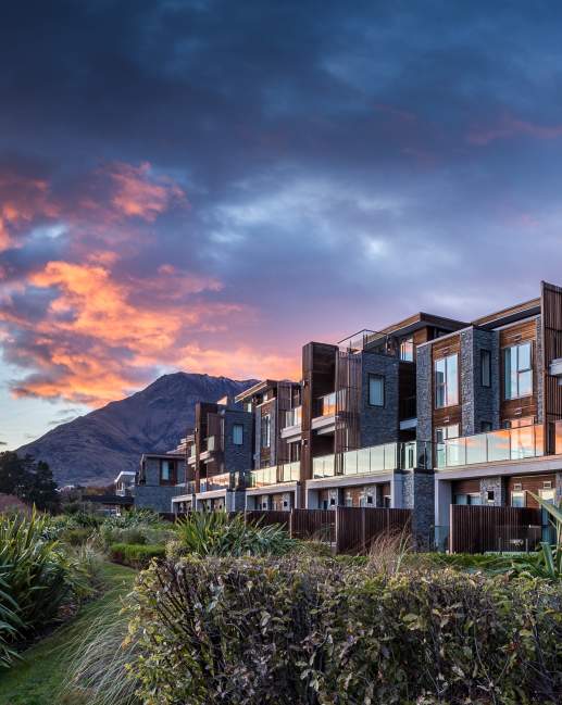 Hilton Queenstown Resort Spa Lake by night