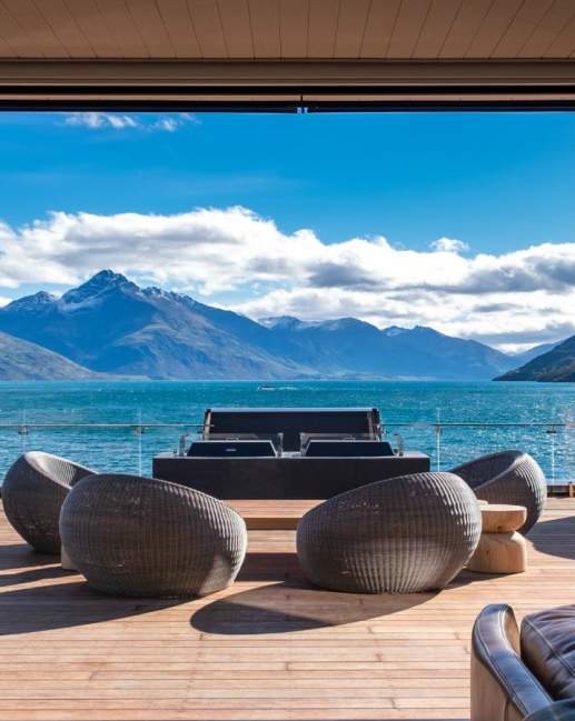 The Penthouse suite by Eichardts. Stunning view over Lake Wakatipu