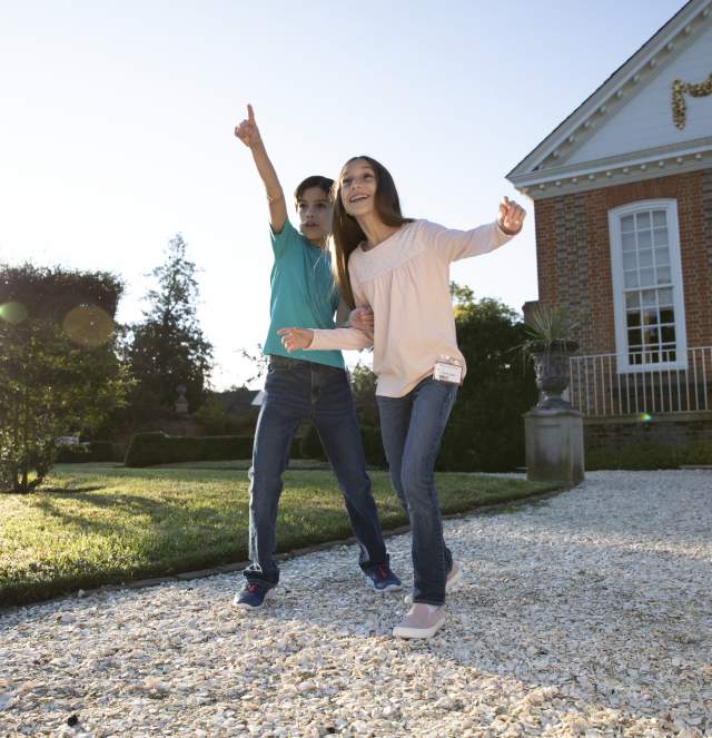 Kids pointing Governor's Palace Gardens