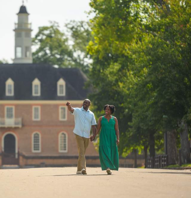 Couple walking around Colonial Williamsburg