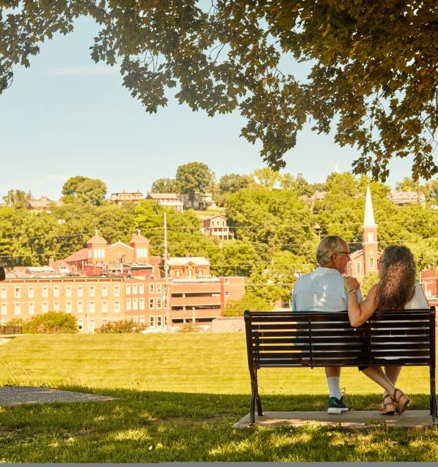 Couple on bench in Grant Park