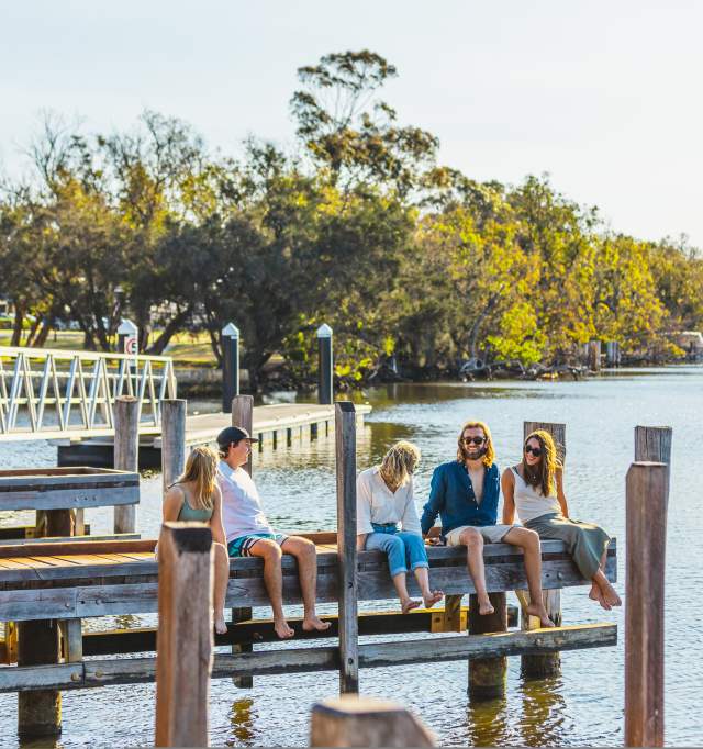 Group on Murray River Jetty, Dwellingup