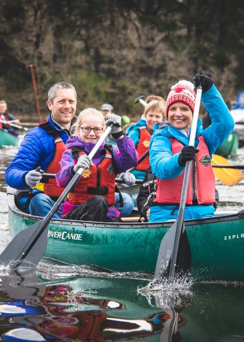 Family canoeing on the Beaulieu River in the winter with New Forest Activities - Activities