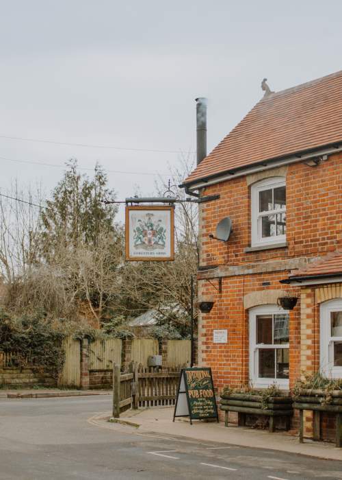Foresters Arms and thatched cottage in Brockenhurst