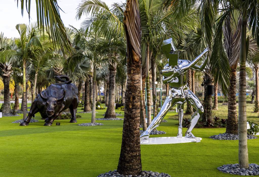 トロンボーン ミュージシャン アートオブジェ 個性的なトロンボーンに彫刻が入ってスーパーカスタムになった | LOVE