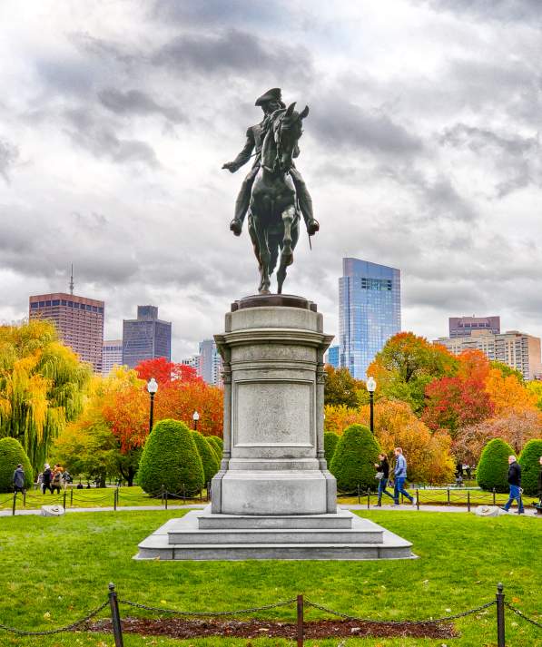 GW Statue in Fall