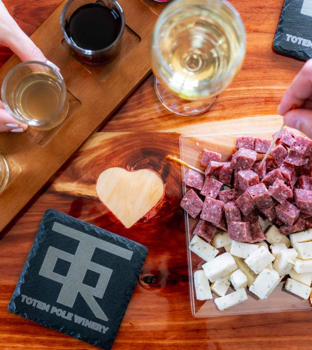 Wine flight with cheese and crackers