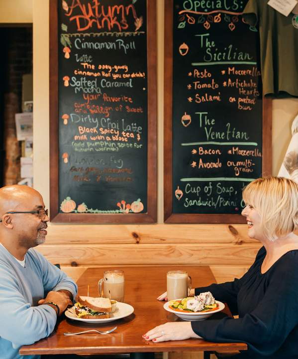 Man and woman eating lunch in a cafe