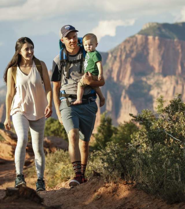 Family hiking in Kolob Canyons