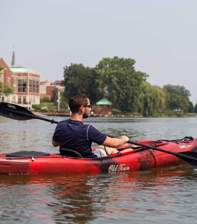 Kayaking on the Fox River De Pere