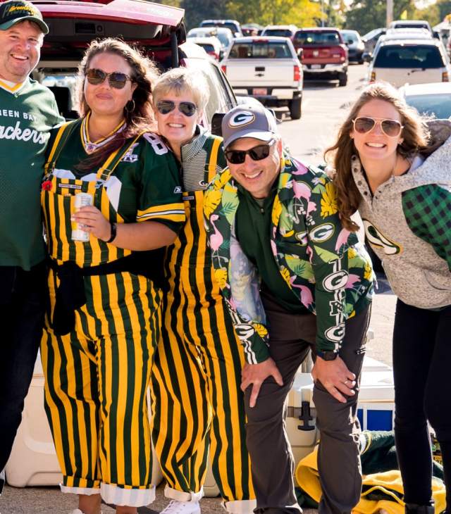 Group of tailgaiters at Lambeau field.