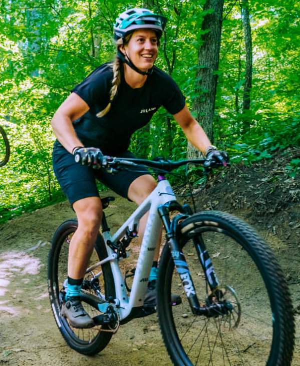 2 Waterloo mountain bikers riding on dirt trail in the woods