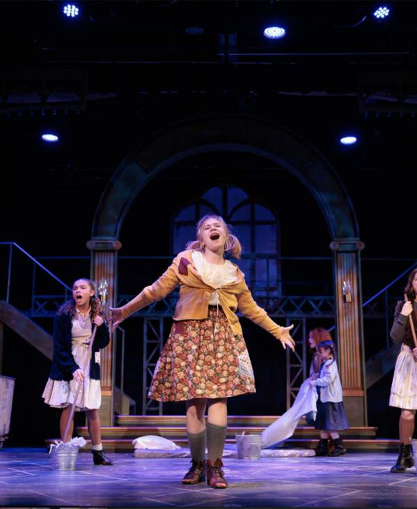 Performance of Annie at Encore Theatre