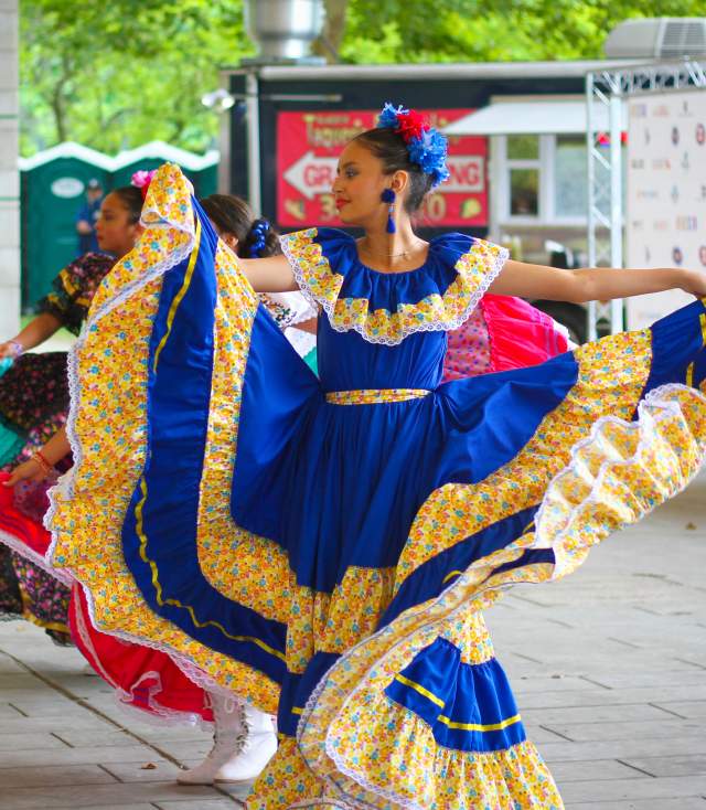 Dancers at Fiesta Fort Wayne