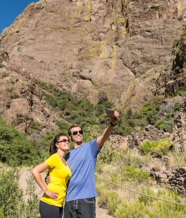 couple hiking dripping springs man woman 2 selfie