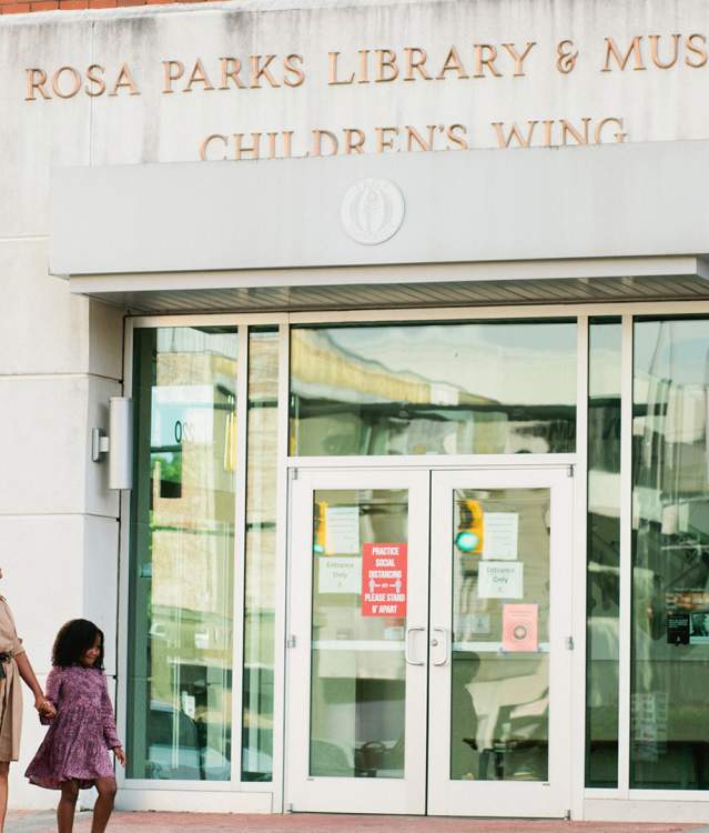 Mom and daughter in front of Rosa Parks Museum