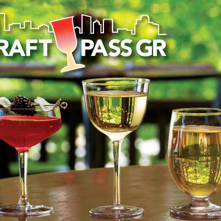 Craft Pass GR Logo with a variety of cocktails and beers