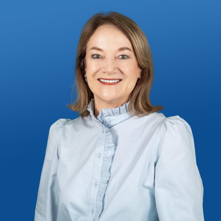 Headshotof Elaine Blazys