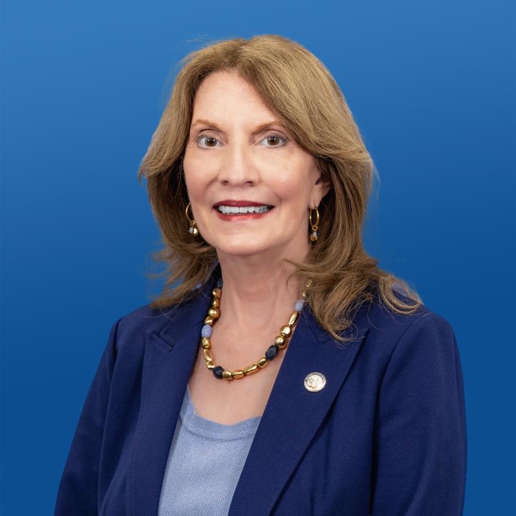 Headshot of Visit Orlando Board Member Roseann Harrington