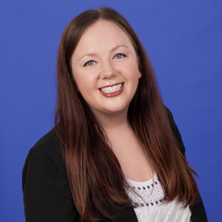 Cara Burzynski headshot