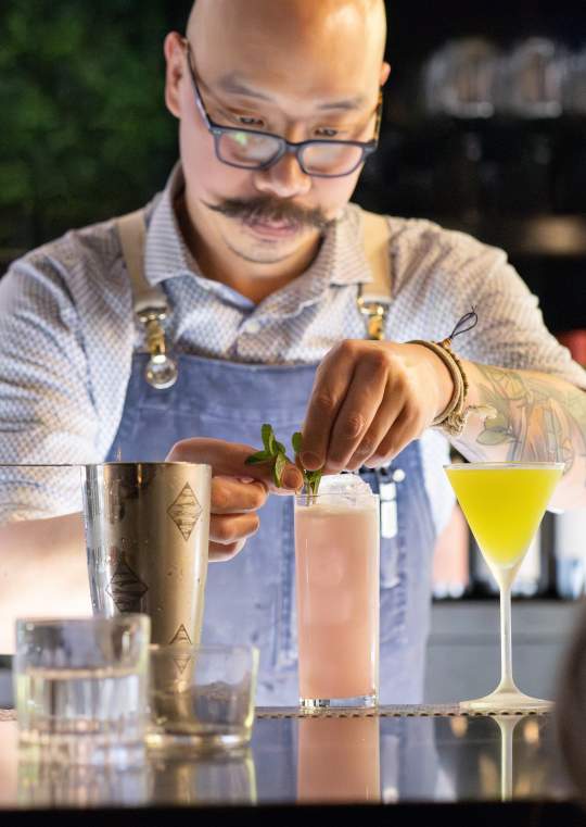 Bartender_Making_Cocktails_at_Bernie_s_Supper_Club