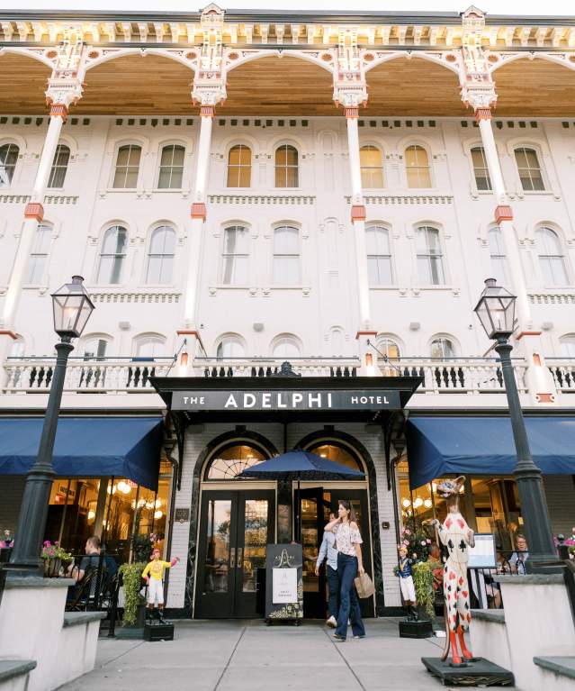 Exterior Adelphi Hotel