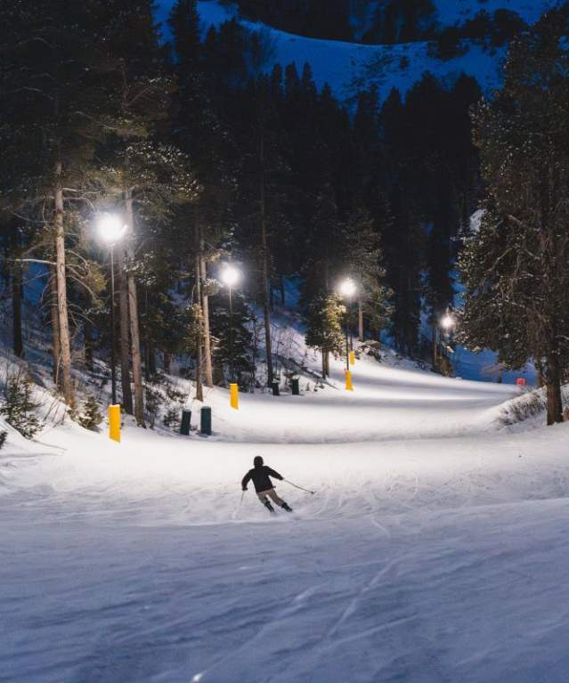 Snowboarding at Hogadon