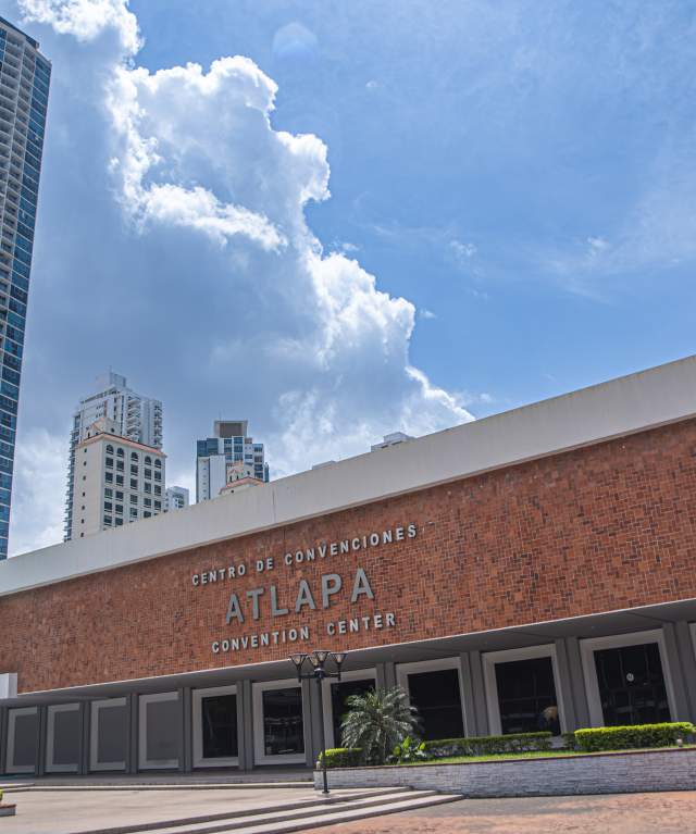 Fachada del ATLAPA Convention Center, Ciudad de Panamá, Panamá