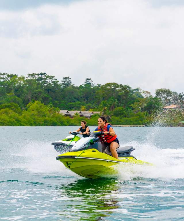 Friends doing water sport at Bocas del Toro province